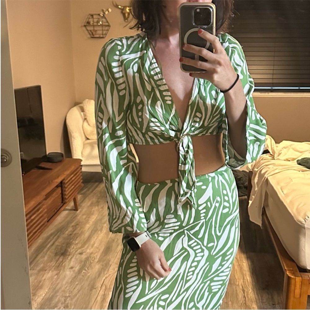 House of Harlow 1960 two piece set - LIKE NEW SIZE EXTRA SMALL - Picture 5 of 8
